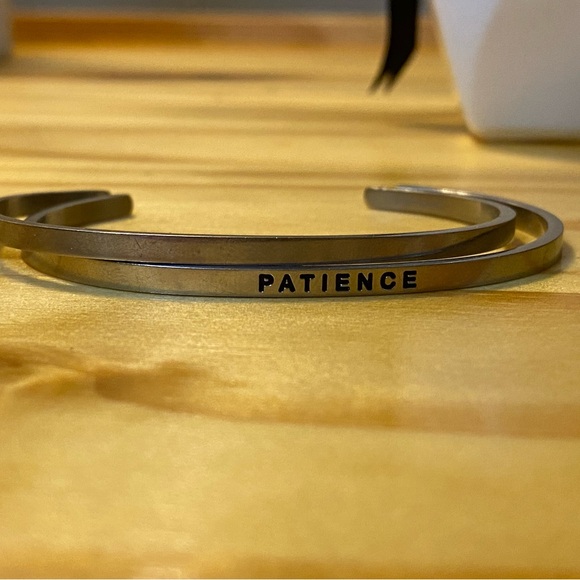 2 Mantraband bracelets - Picture 4 of 6
